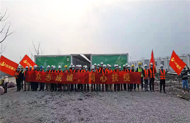 4月5日－18日，Ebpay三建奉贤龙湖天街、朝阳广场等5个项目先后集结203名施工人员参与了4个方舱医院的建设、改造工程。